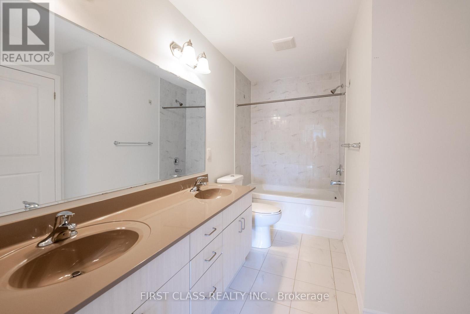 Photo 19 of 96 Hutt Crescent, Aurora ON