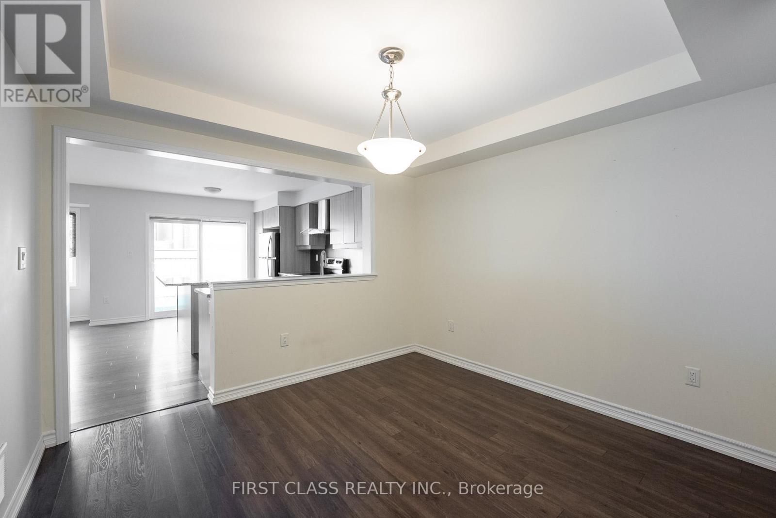 Photo 4 of 96 Hutt Crescent, Aurora ON