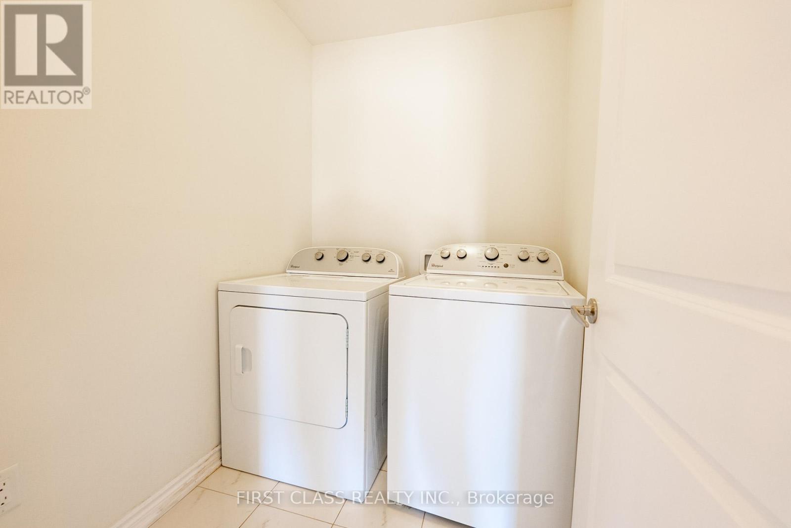 Photo 20 of 96 Hutt Crescent, Aurora ON