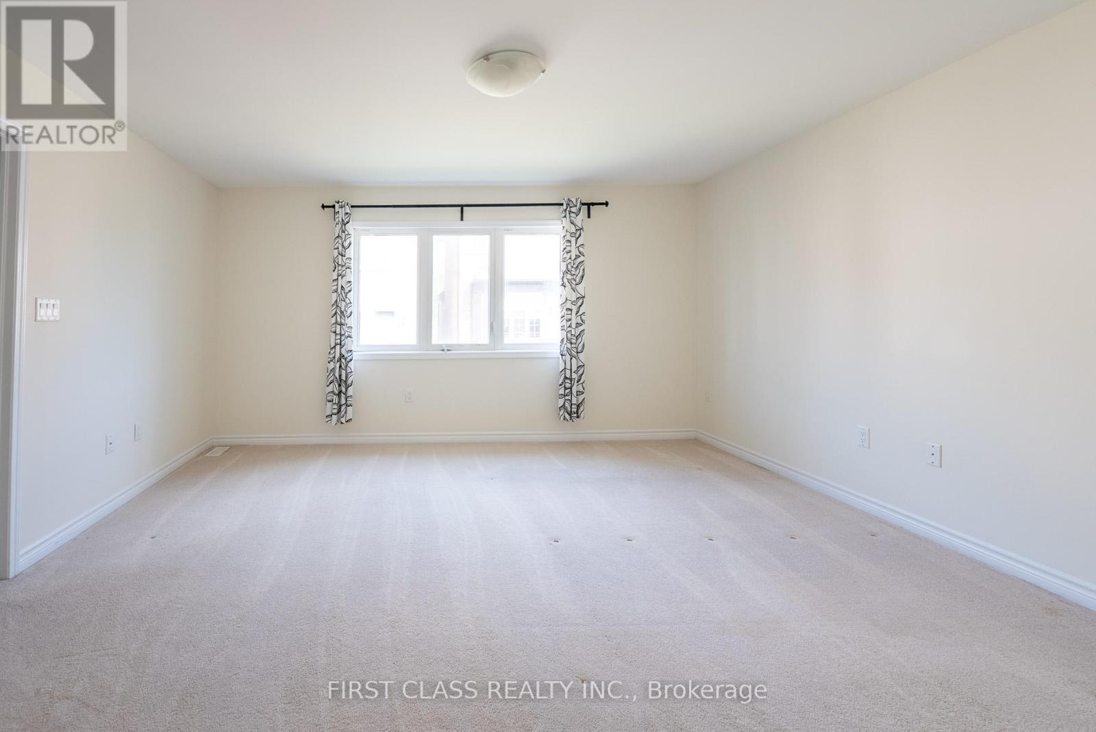 Photo 13 of 96 Hutt Crescent, Aurora ON