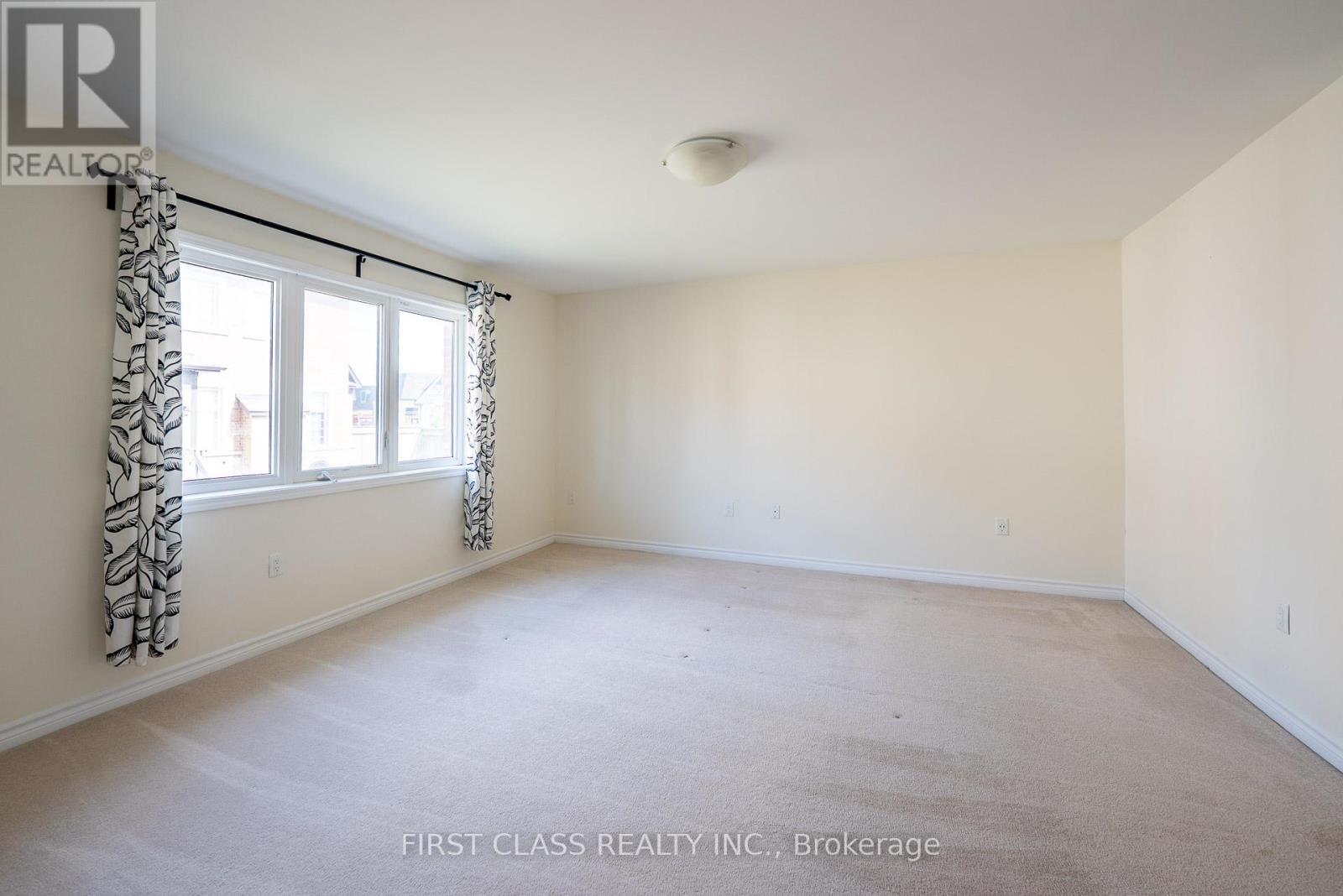 Photo 14 of 96 Hutt Crescent, Aurora ON