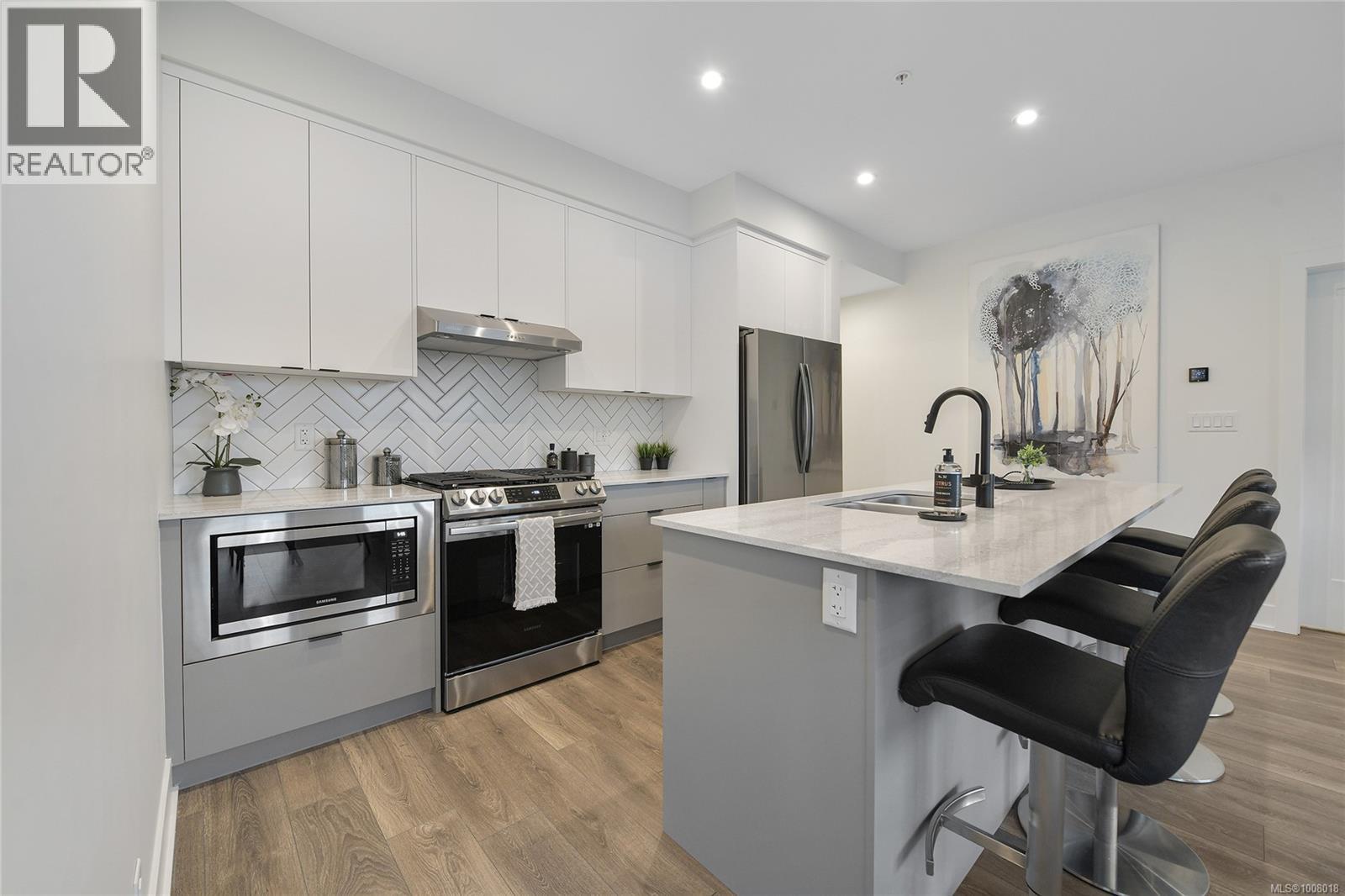 Photo 8 of 302 1110 Samar Cres, Langford BC