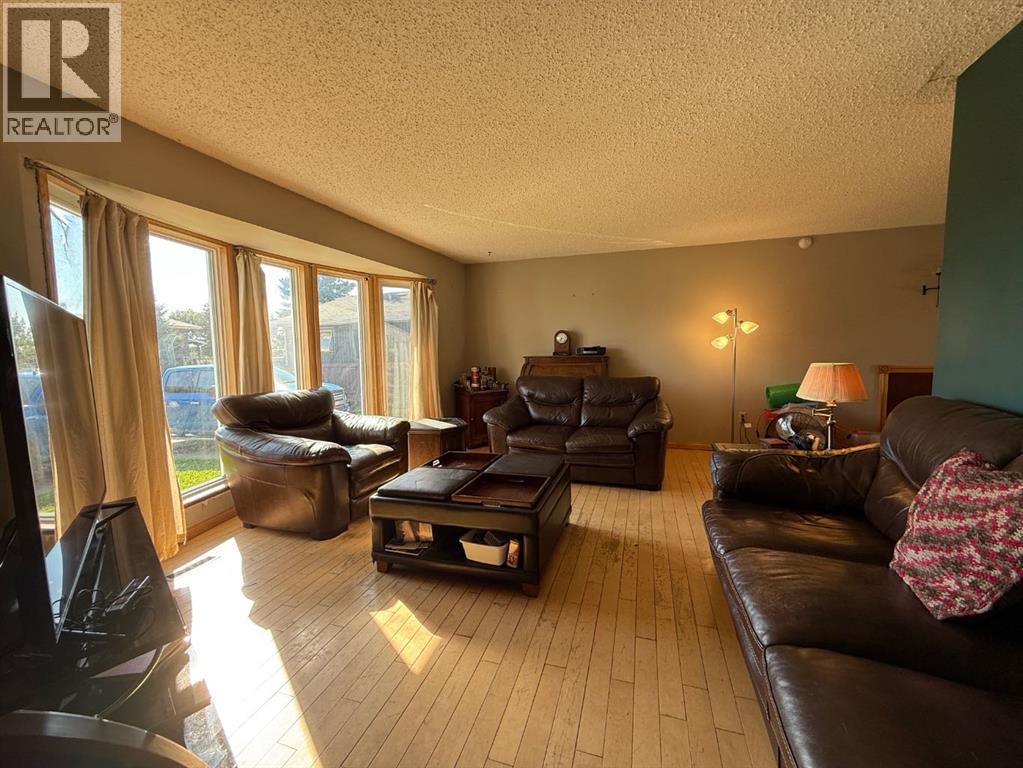 5804 48A Street - Photo 3 of 25, High Prairie, Alberta