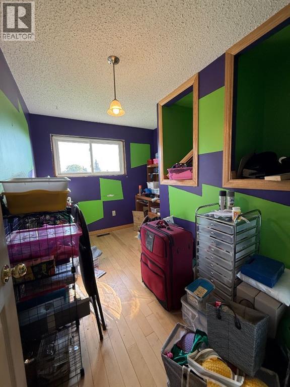 5804 48A STREET - 12