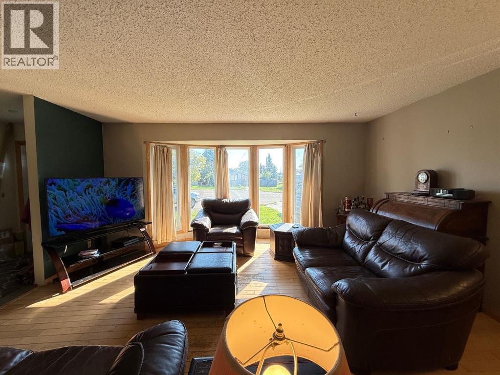 5804 48A Street - Photo 5 of 25, High Prairie, Alberta