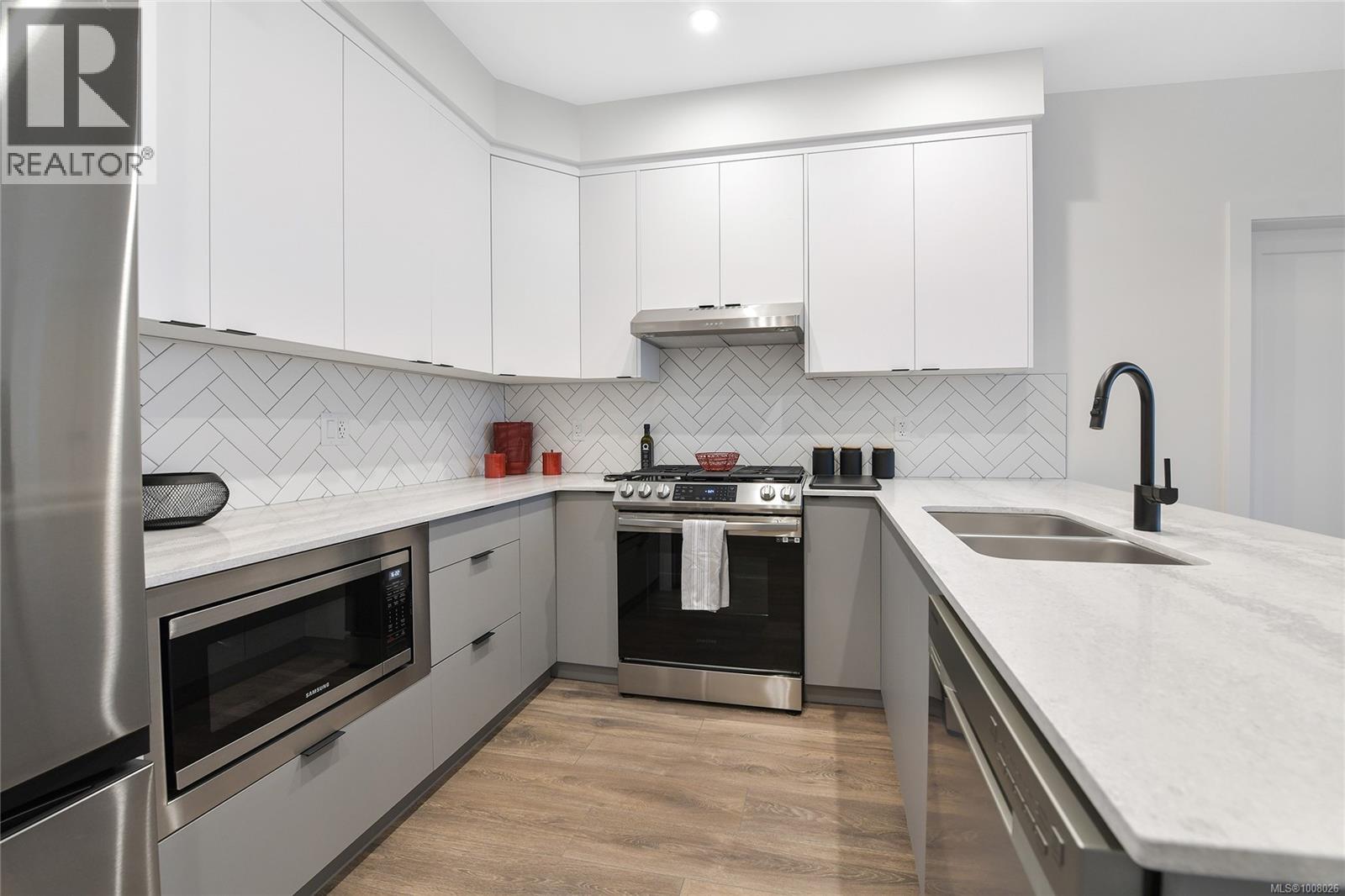Photo 6 of 303 1110 Samar Cres, Langford BC