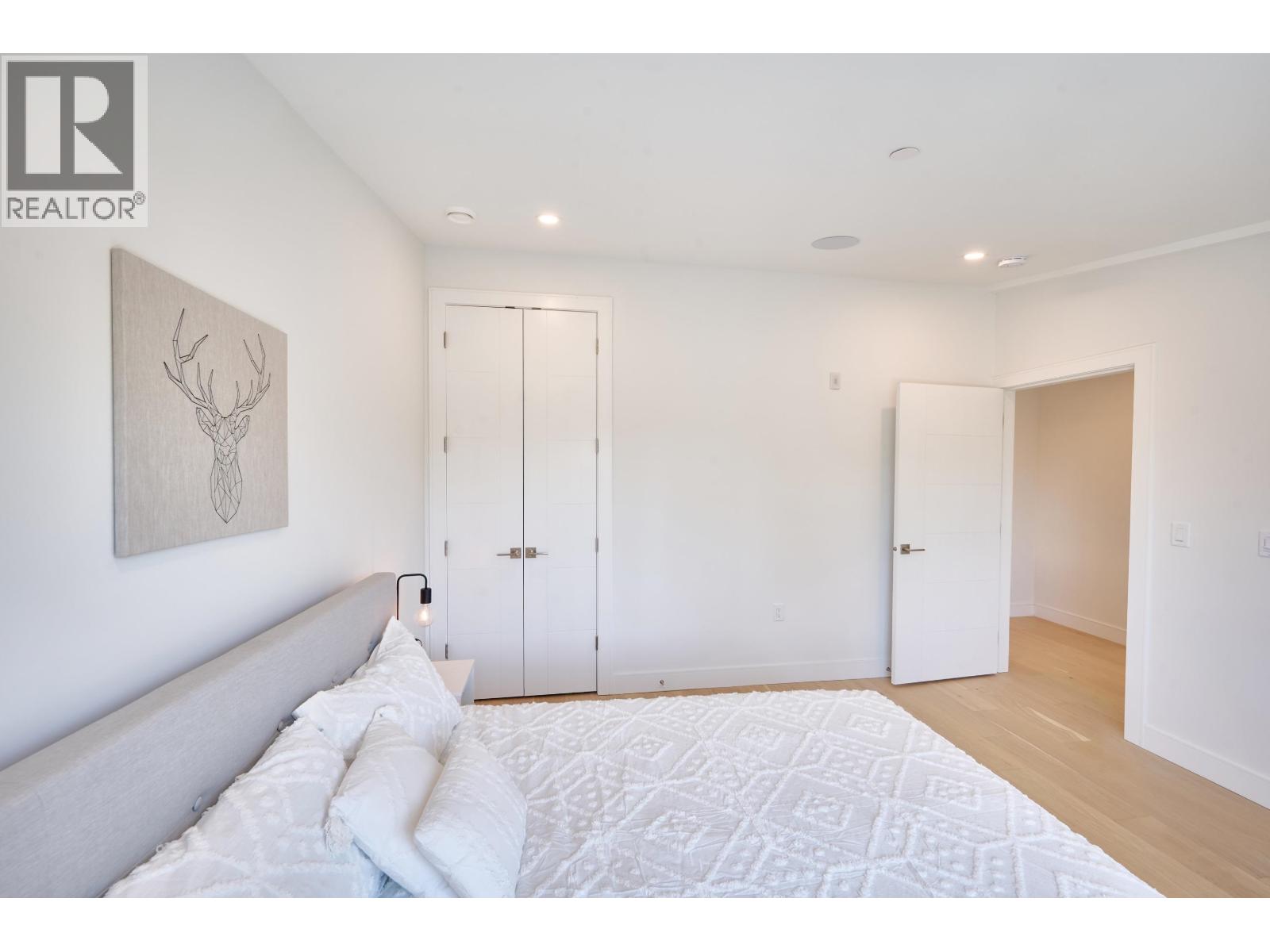 Photo 12 of 810 E 51st Avenue, Vancouver BC