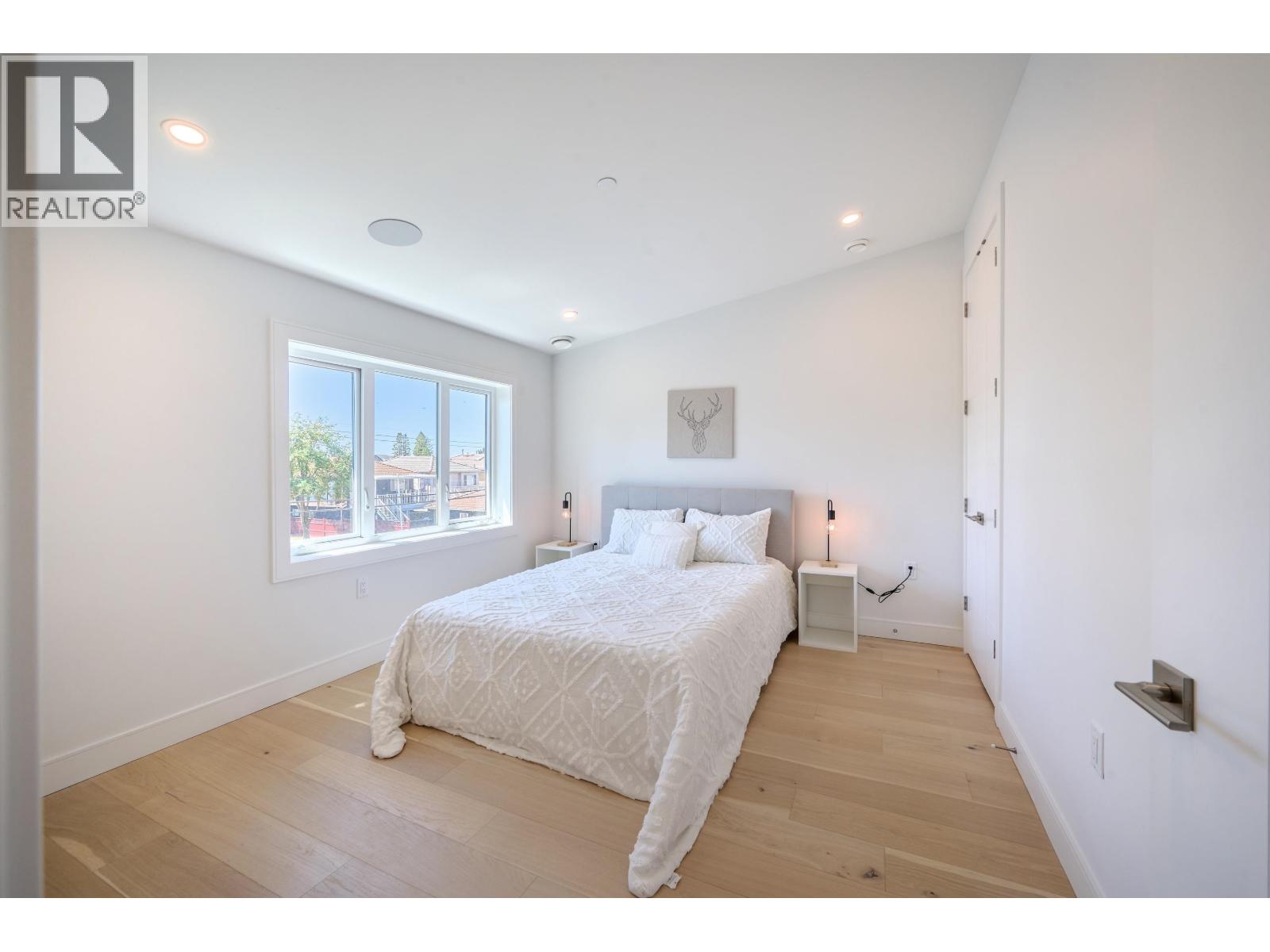 Photo 11 of 810 E 51st Avenue, Vancouver BC
