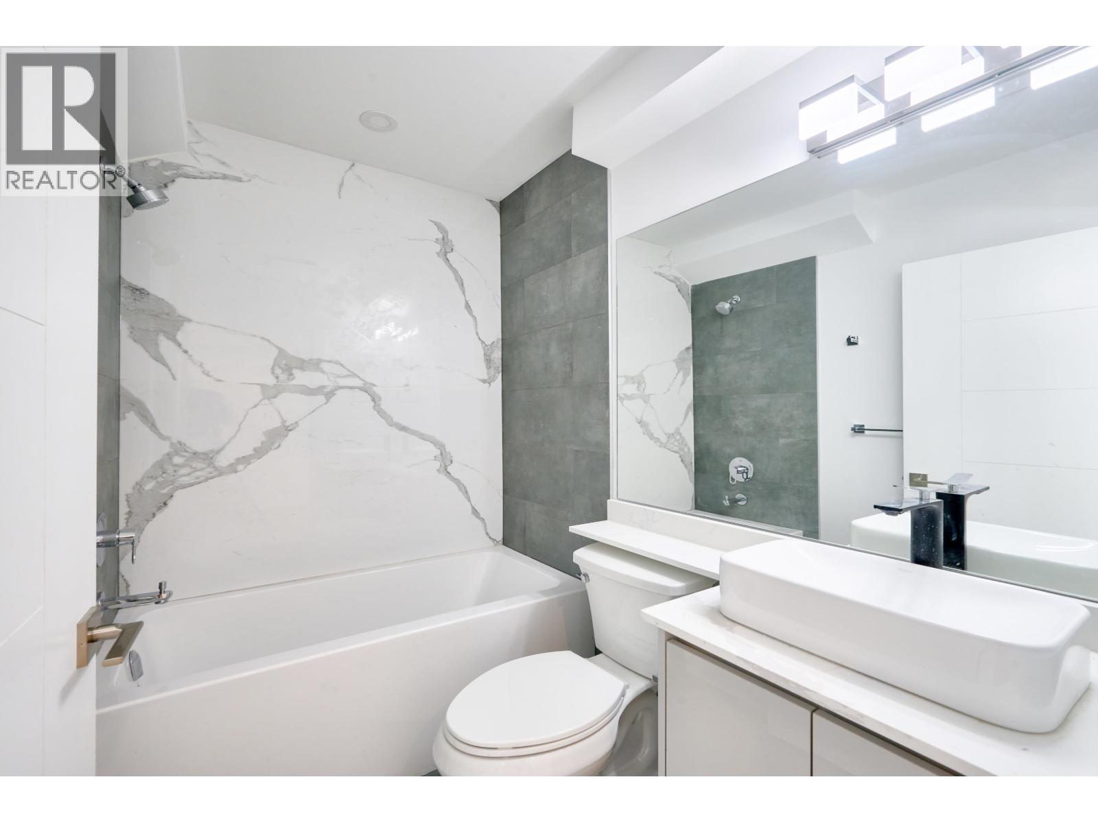 Photo 16 of 810 E 51st Avenue, Vancouver BC