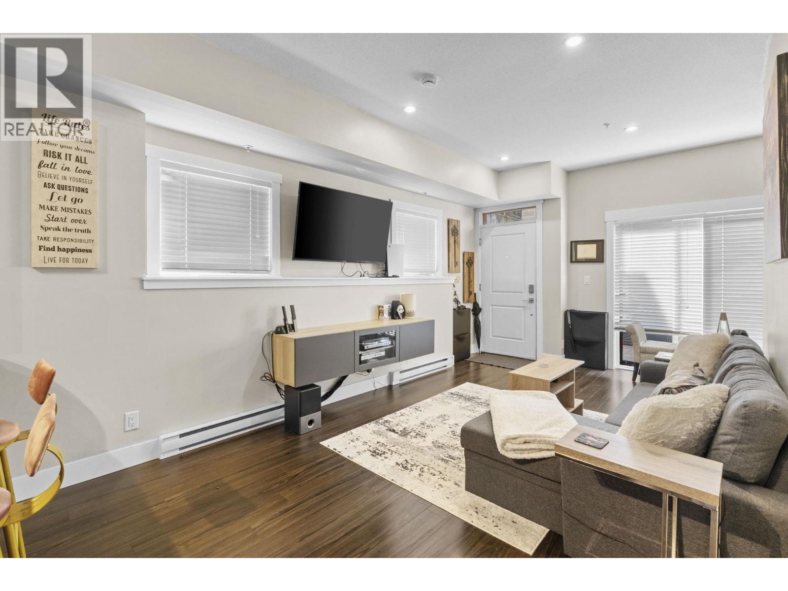 Photo 7 of 16 838 Royal Avenue, New Westminster BC