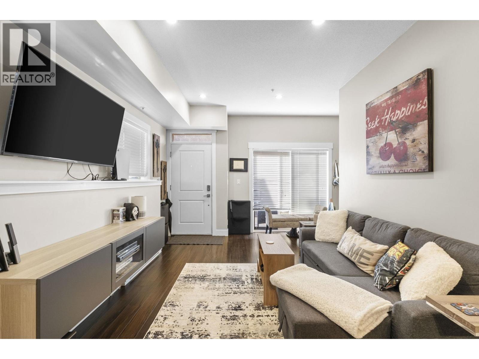 Photo 9 of 16 838 Royal Avenue, New Westminster BC