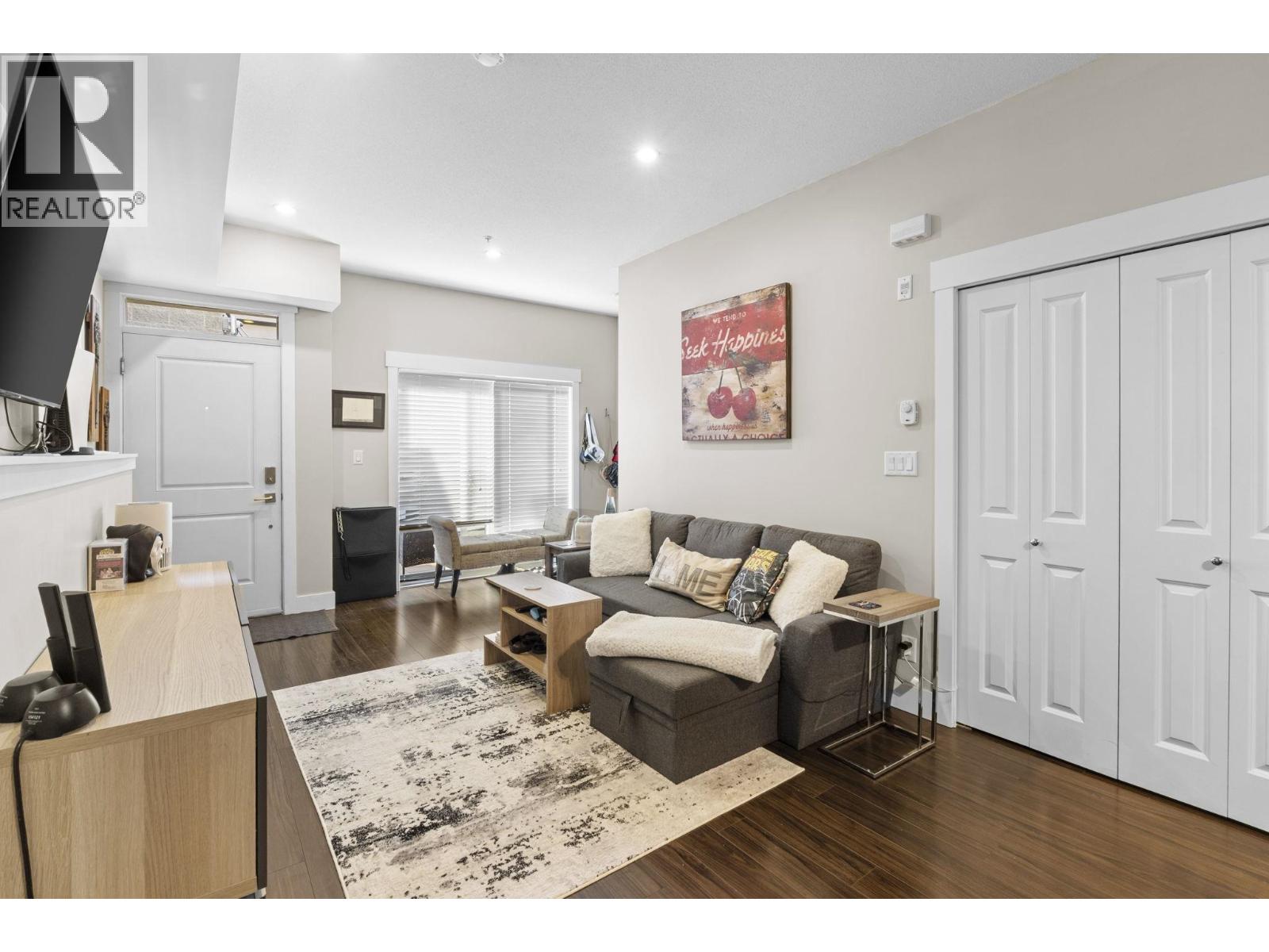 Photo 8 of 16 838 Royal Avenue, New Westminster BC
