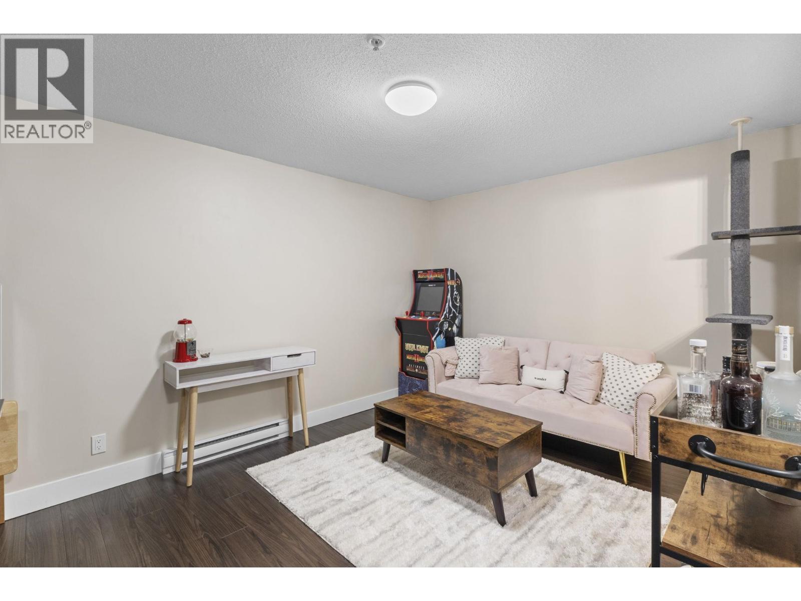 Photo 10 of 16 838 Royal Avenue, New Westminster BC