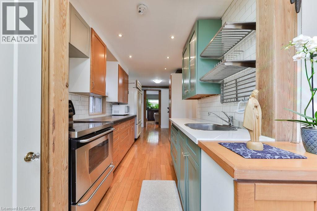 Photo 17 of 39 Twenty Fourth Street, Etobicoke ON