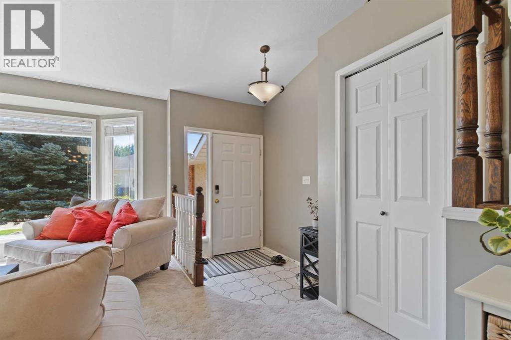 Photo 3 of 66 Edgewood Crescent W, Lethbridge AB