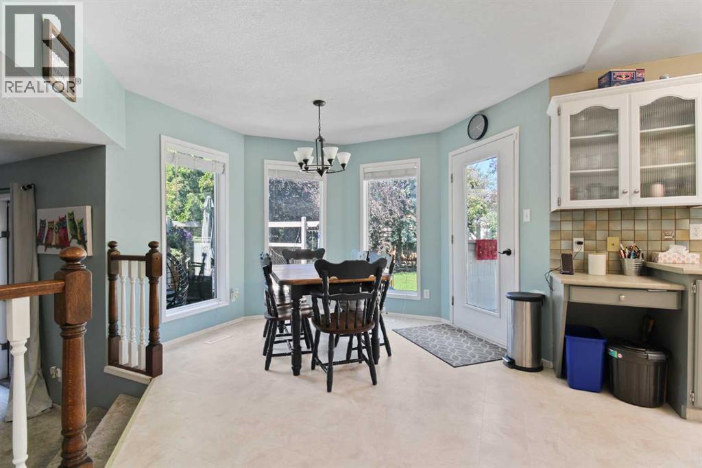 Photo 9 of 66 Edgewood Crescent W, Lethbridge AB