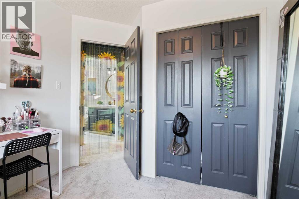 Photo 32 of 66 Edgewood Crescent W, Lethbridge AB