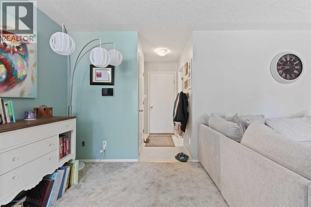 Photo 15 of 66 Edgewood Crescent W, Lethbridge AB