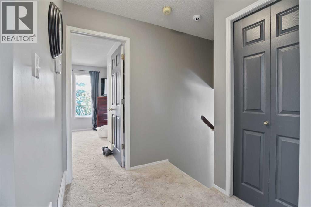Photo 26 of 66 Edgewood Crescent W, Lethbridge AB