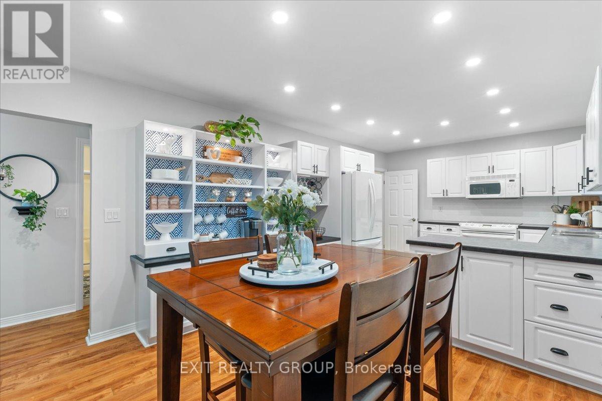 Photo 12 of 421 Dundas Street W, Greater Napanee ON