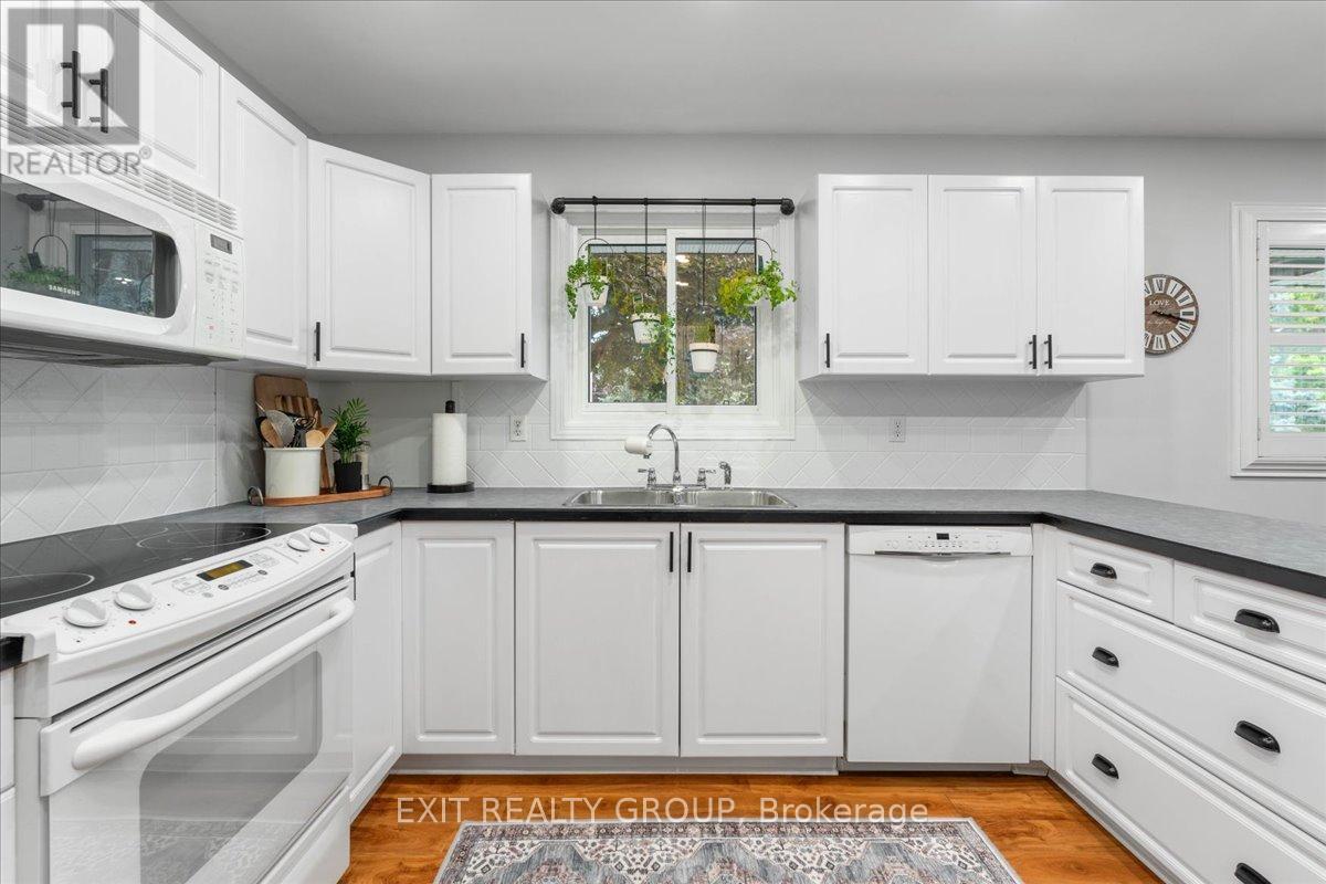 Photo 17 of 421 Dundas Street W, Greater Napanee ON