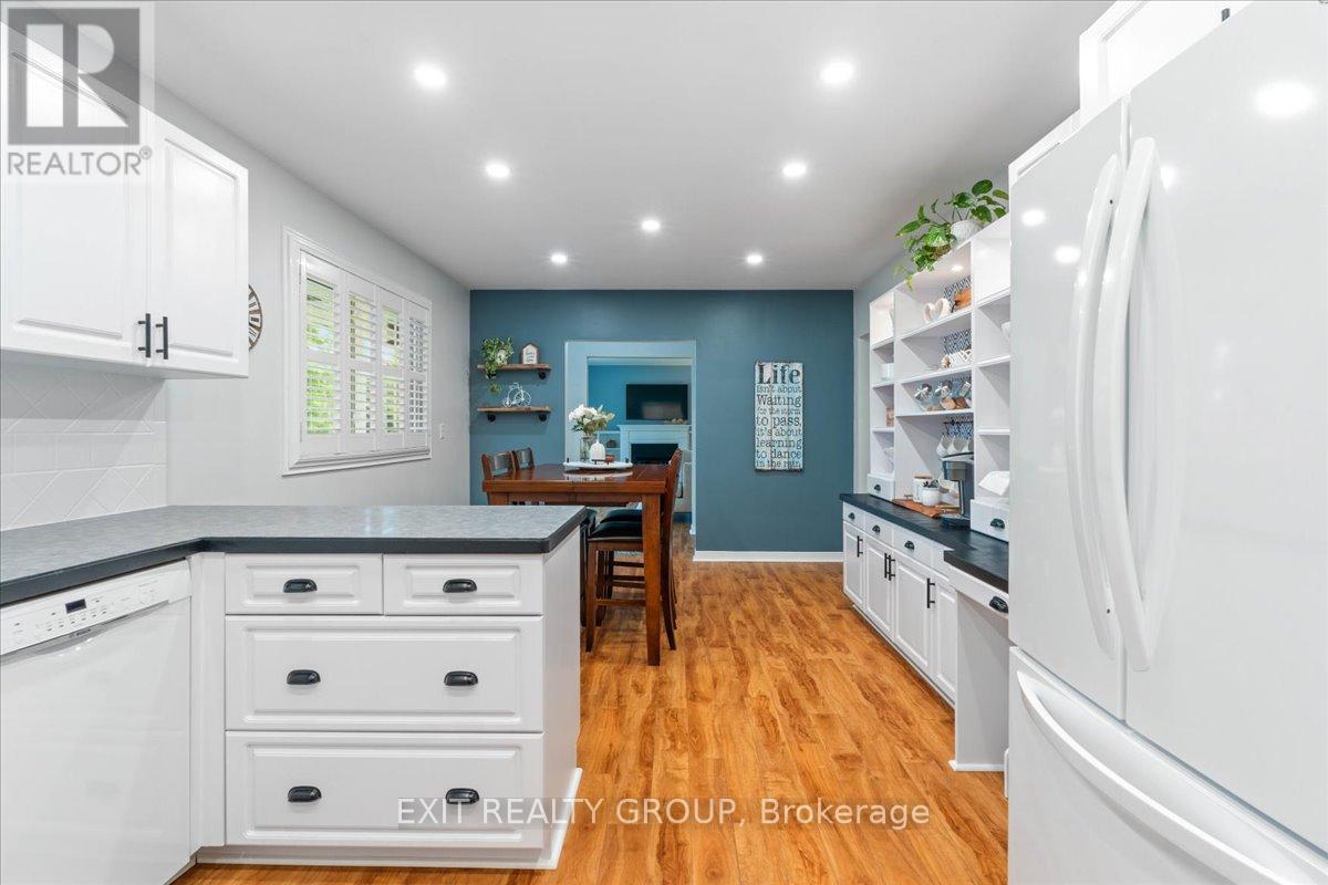 Photo 18 of 421 Dundas Street W, Greater Napanee ON