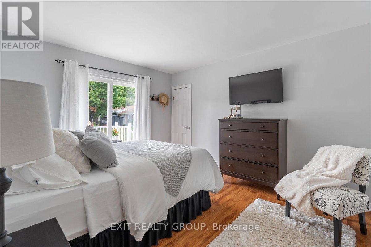 Photo 20 of 421 Dundas Street W, Greater Napanee ON