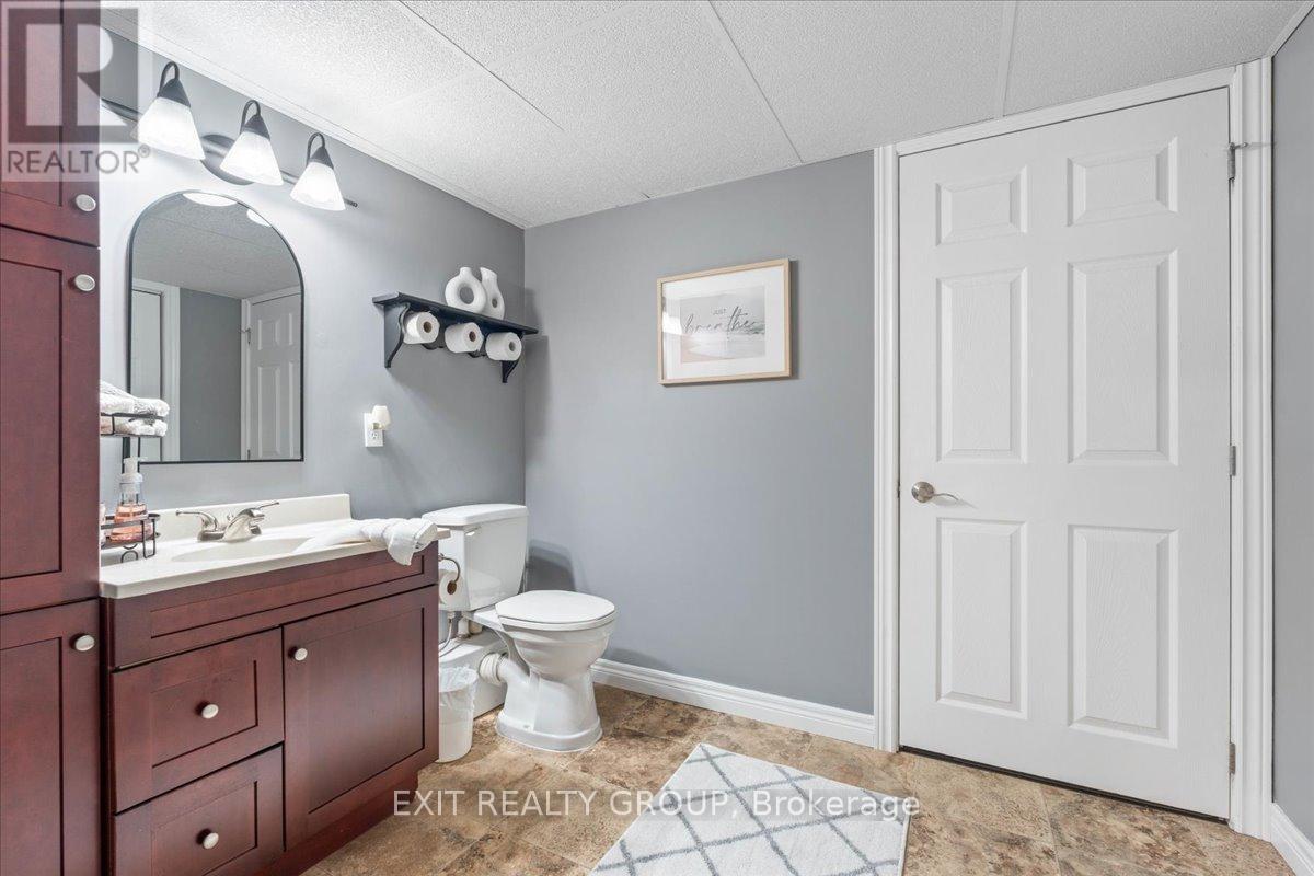 Photo 32 of 421 Dundas Street W, Greater Napanee ON
