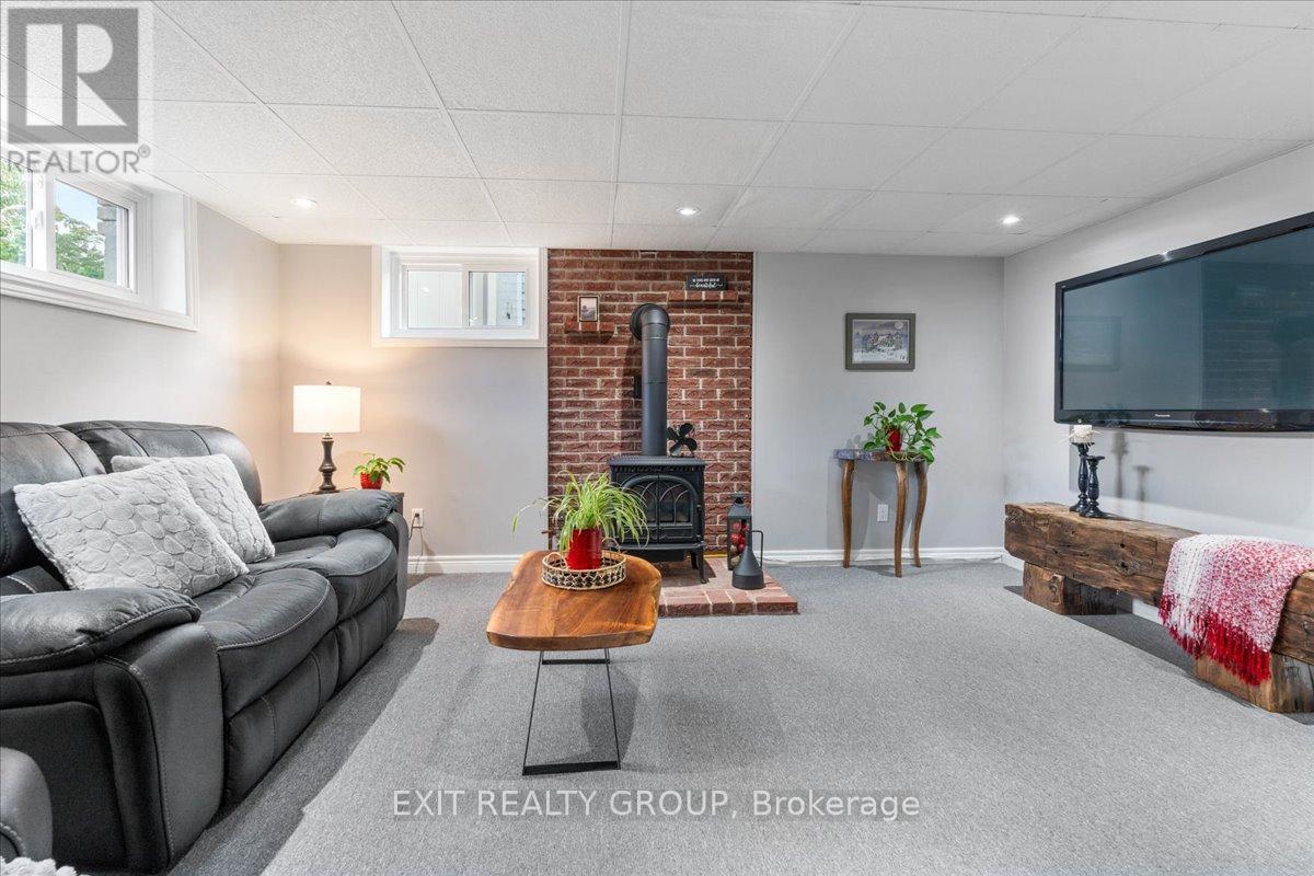 Photo 34 of 421 Dundas Street W, Greater Napanee ON