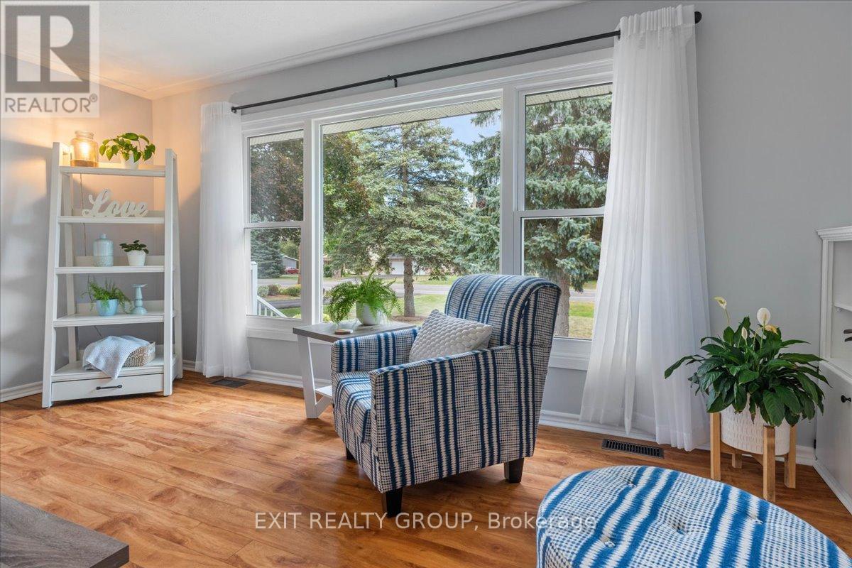 Photo 9 of 421 Dundas Street W, Greater Napanee ON