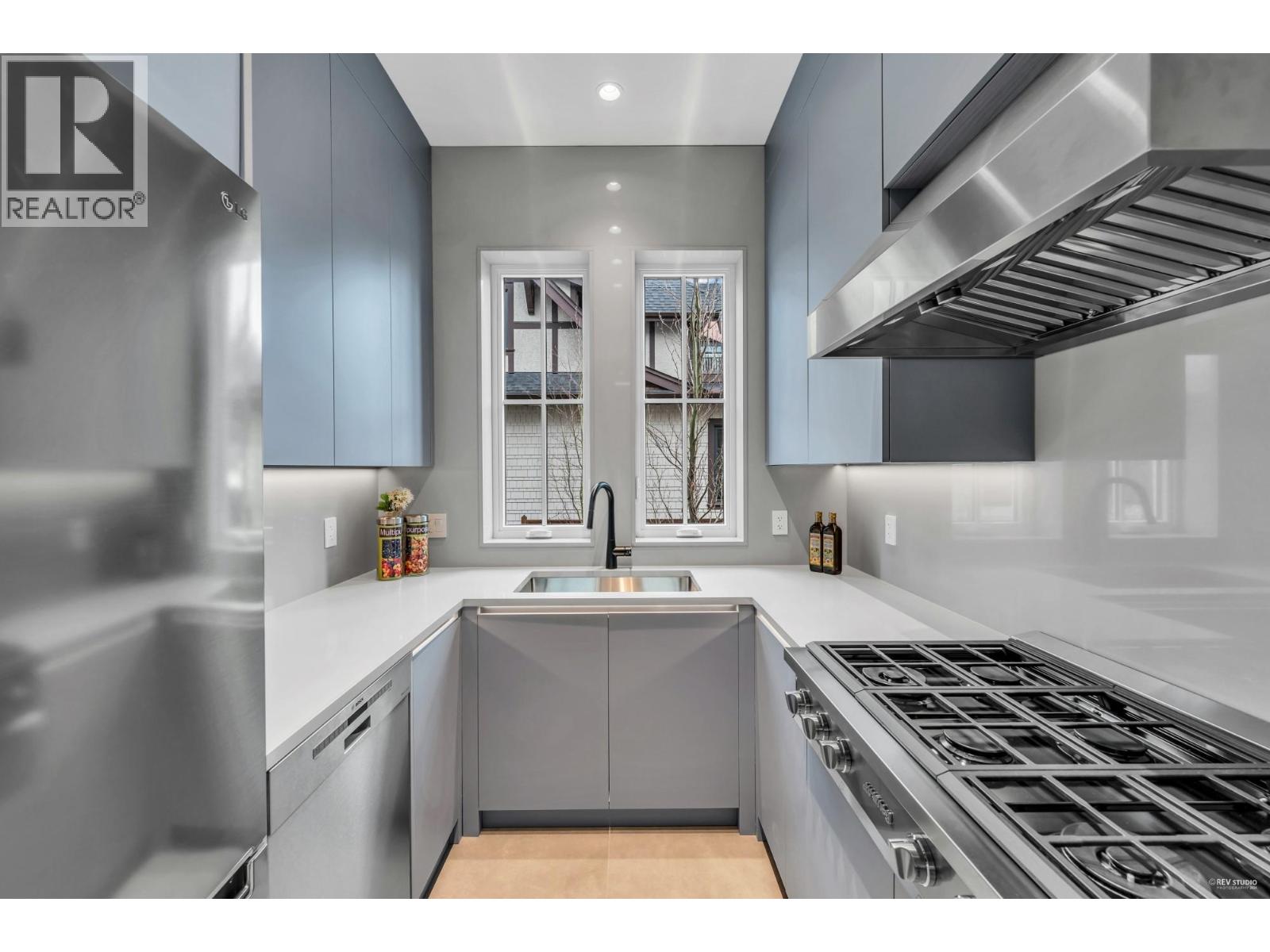 Photo 8 of 3852 W 50th Avenue, Vancouver BC