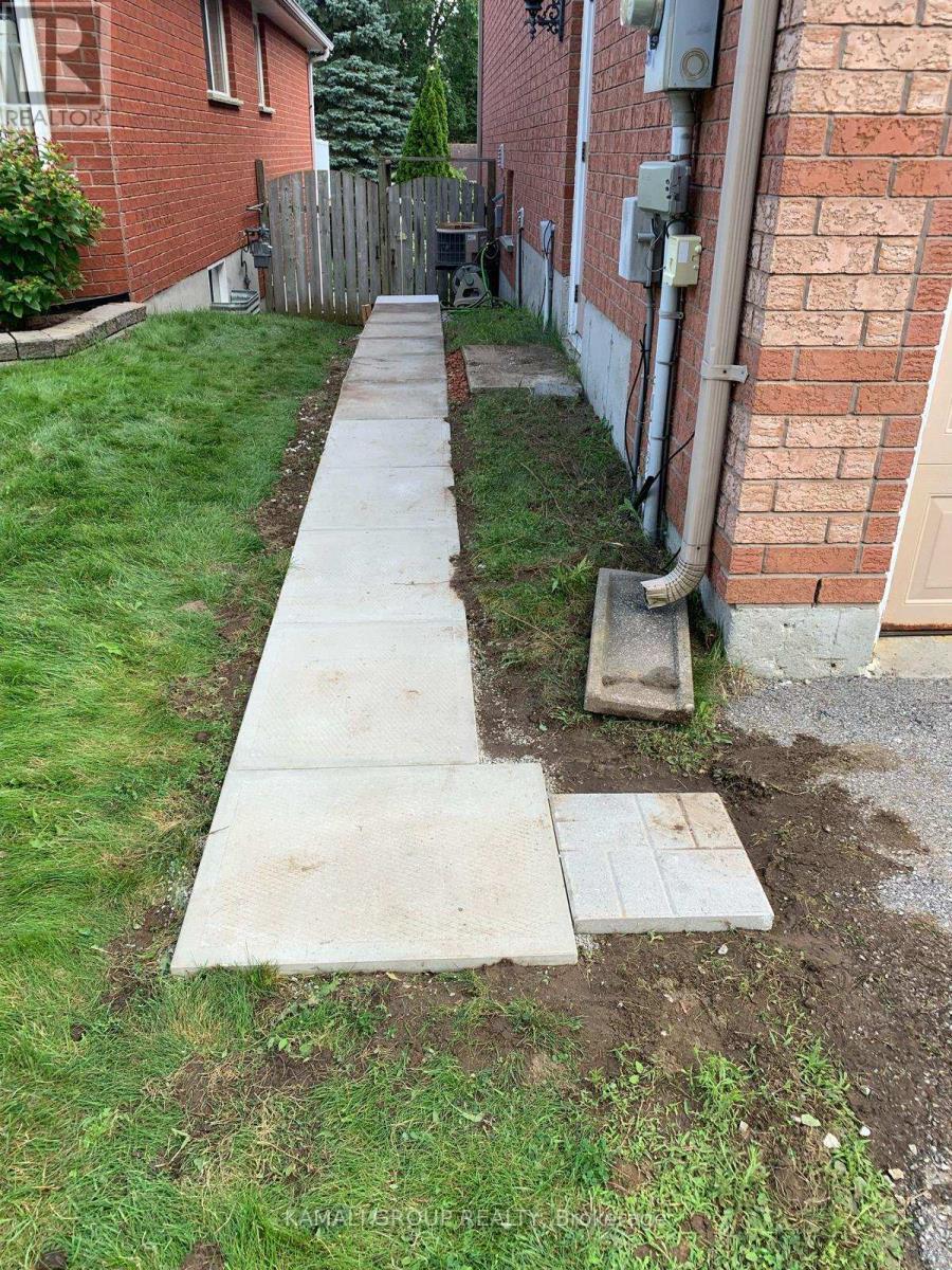 Photo 23 of Bsmt 73 Silver Maple Crescent, Barrie ON