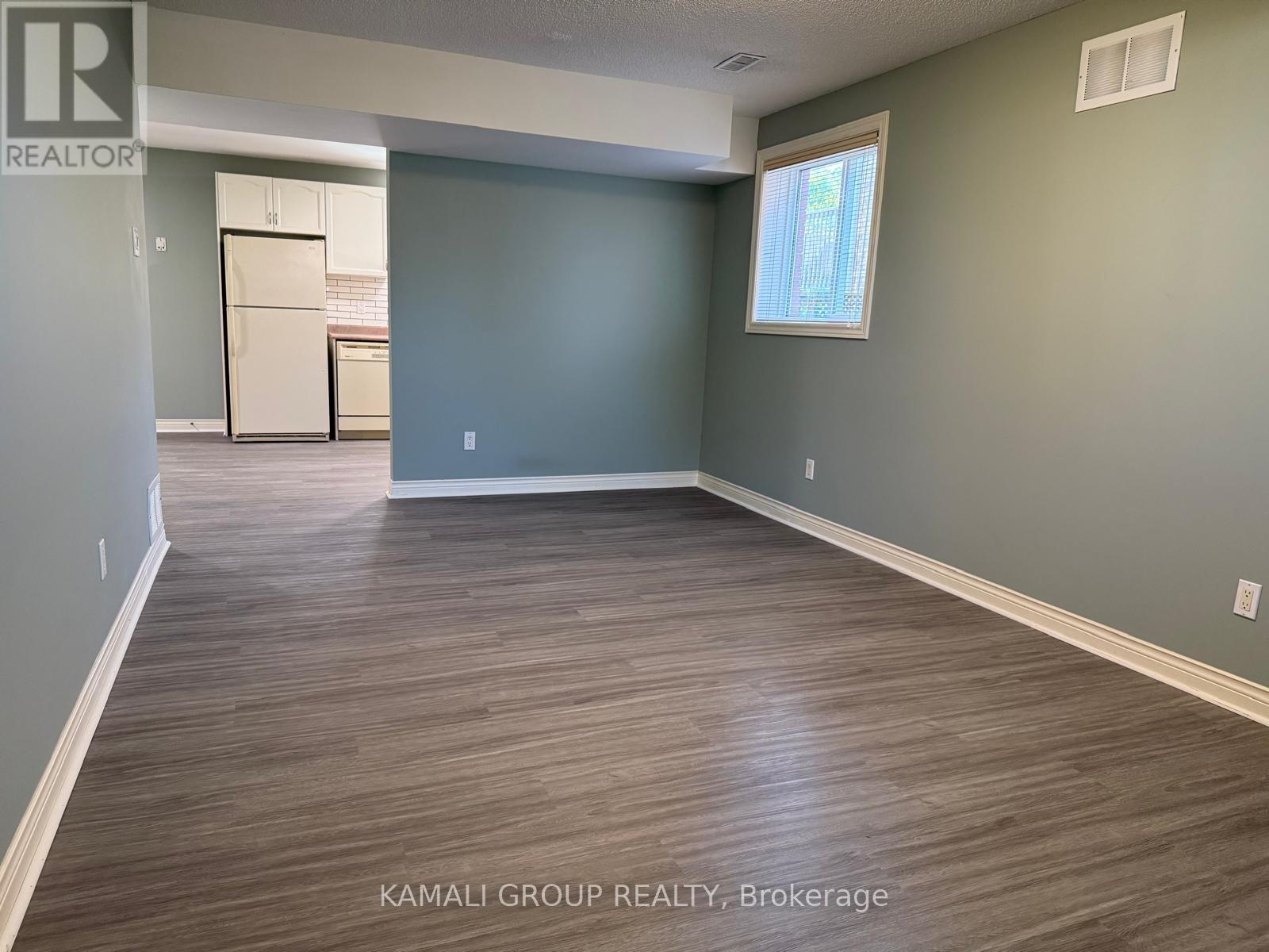 Photo 7 of Bsmt 73 Silver Maple Crescent, Barrie ON