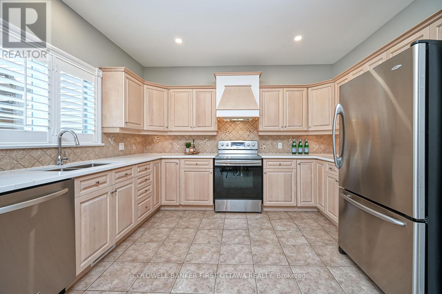 Photo 18 of 105 Sirocco Crescent, Ottawa ON
