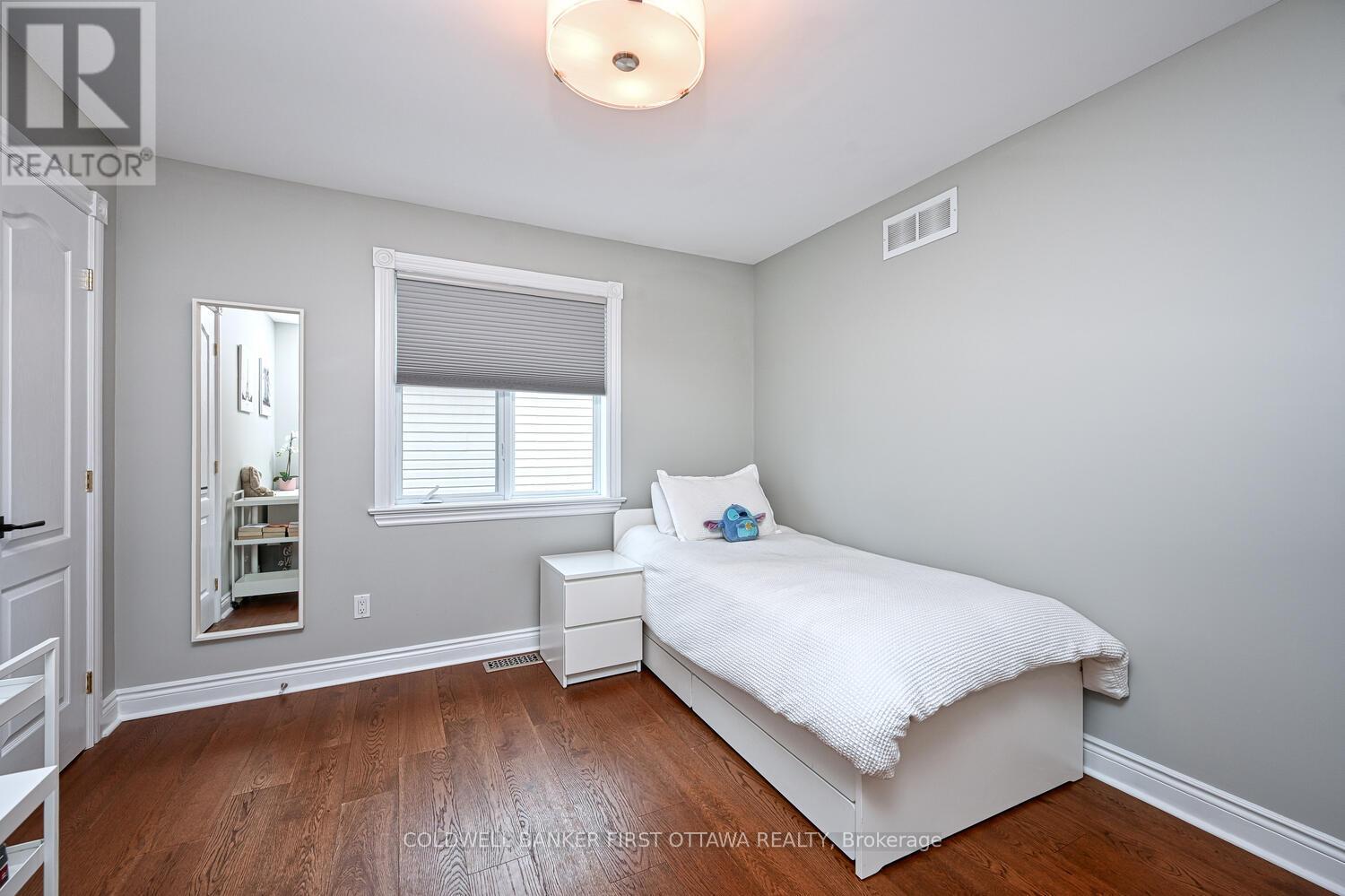 Photo 28 of 105 Sirocco Crescent, Ottawa ON