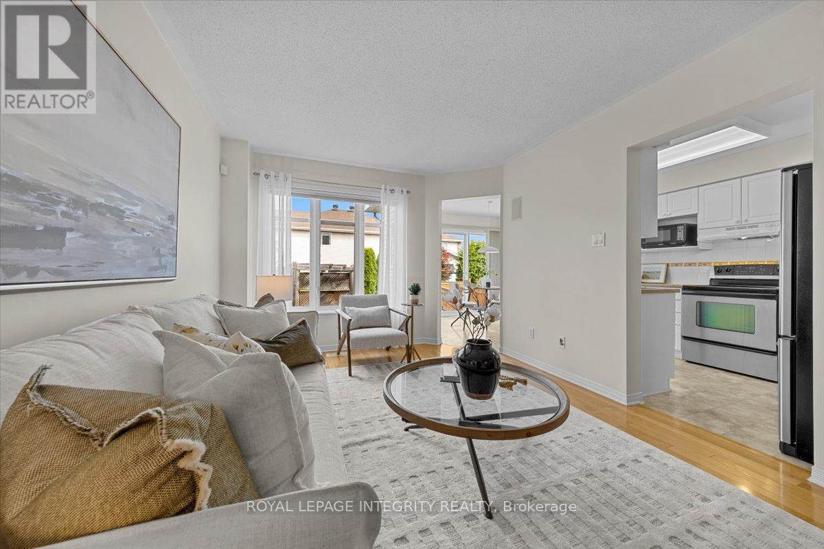 Photo 12 of 2093 Bergamot Circle, Ottawa ON