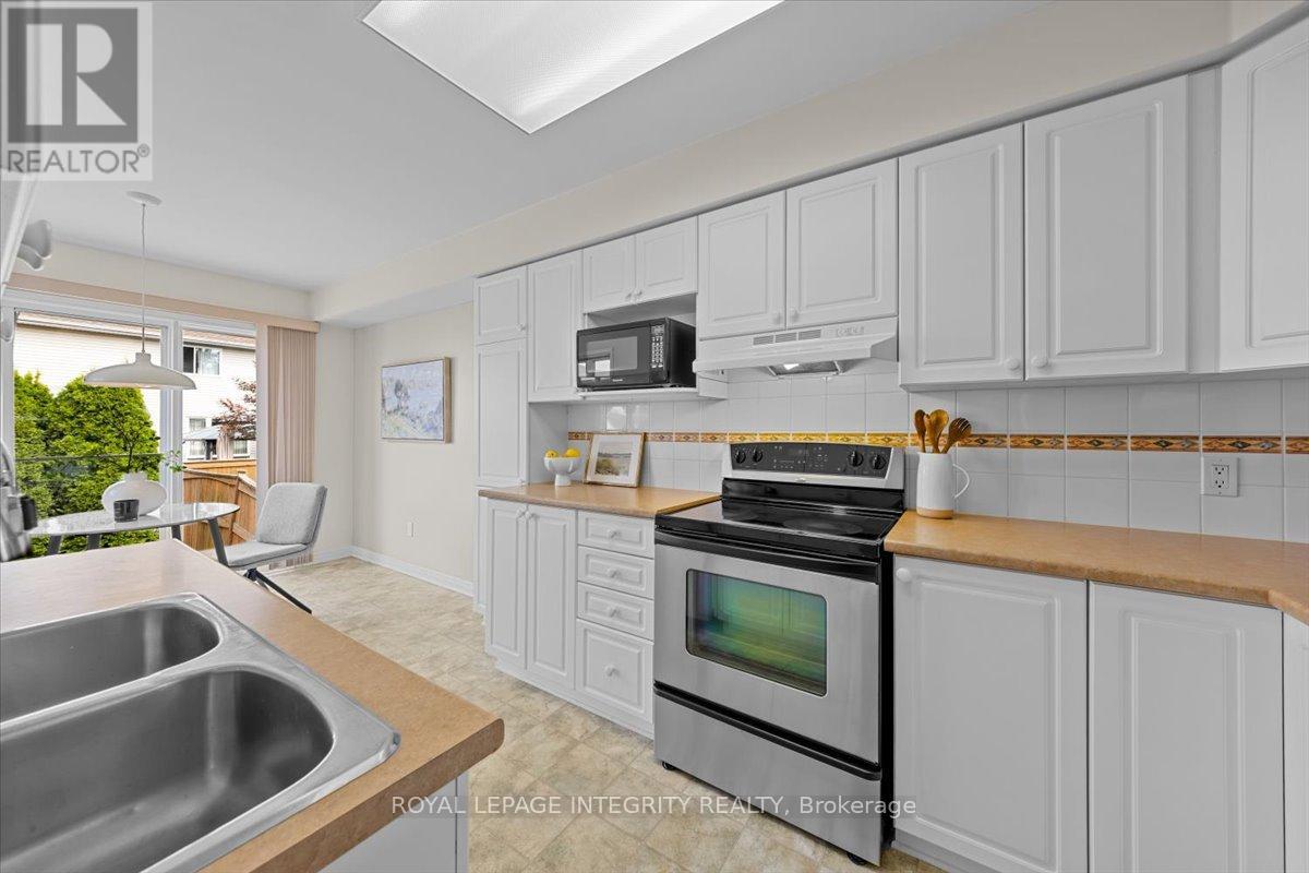 Photo 13 of 2093 Bergamot Circle, Ottawa ON