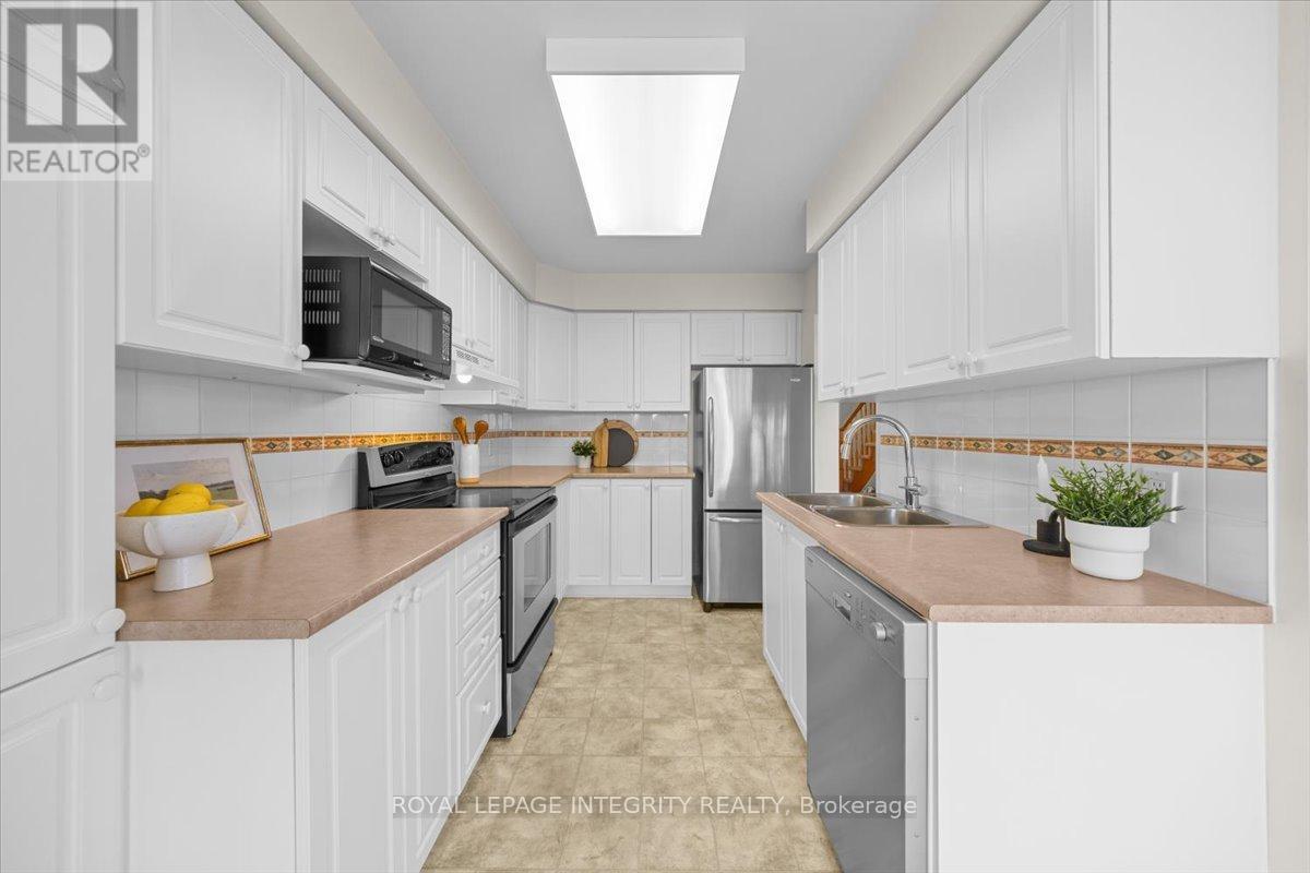Photo 14 of 2093 Bergamot Circle, Ottawa ON