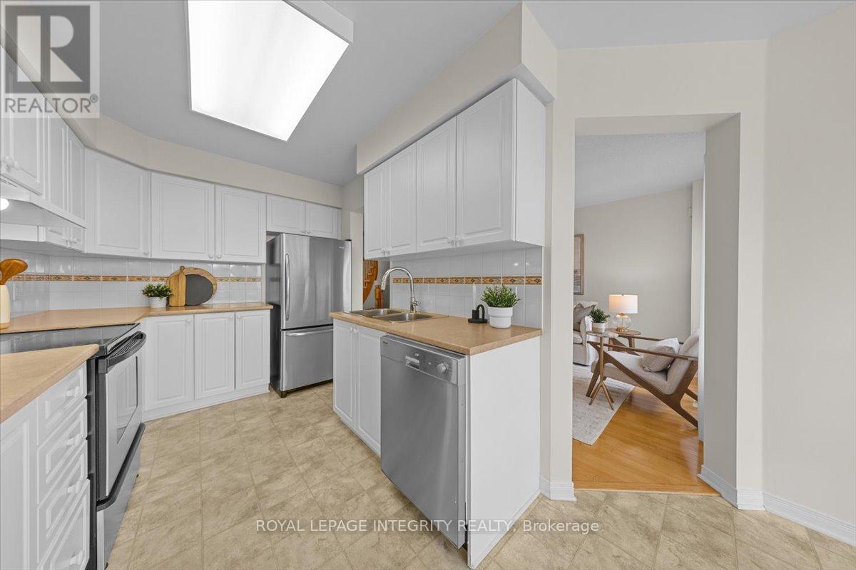 Photo 16 of 2093 Bergamot Circle, Ottawa ON