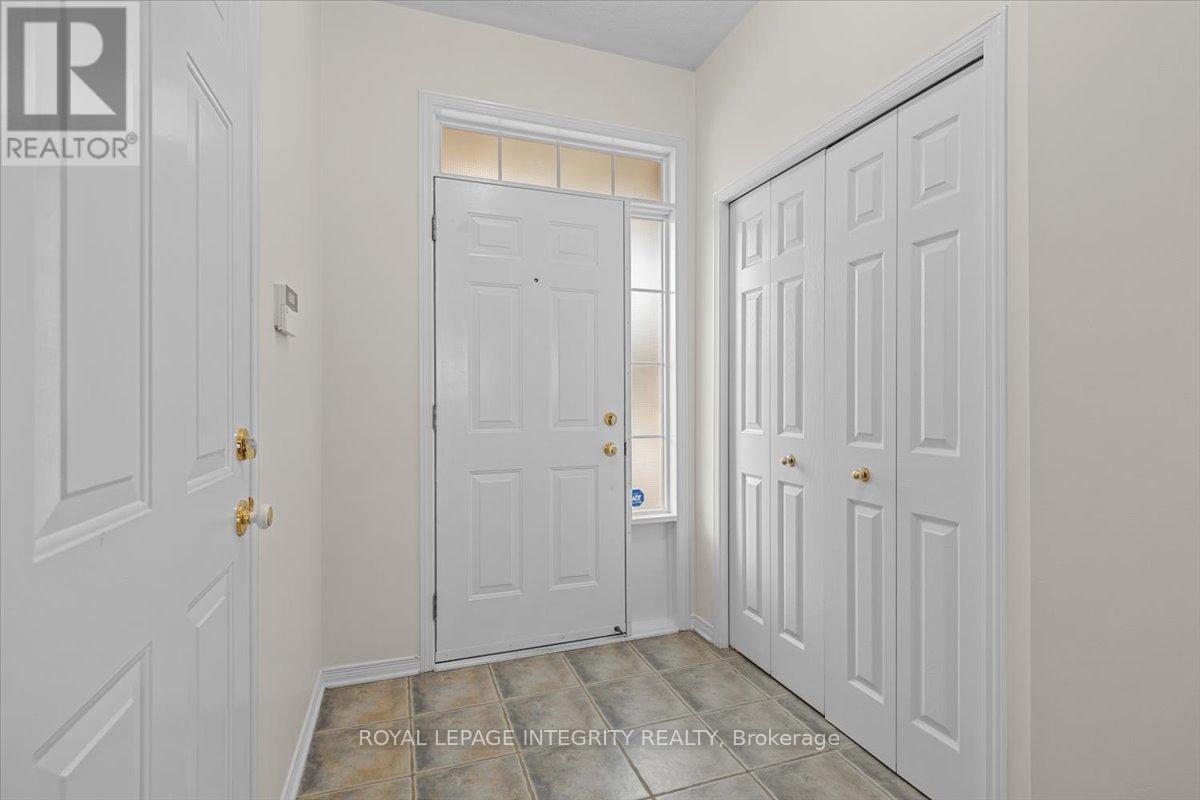 Photo 4 of 2093 Bergamot Circle, Ottawa ON