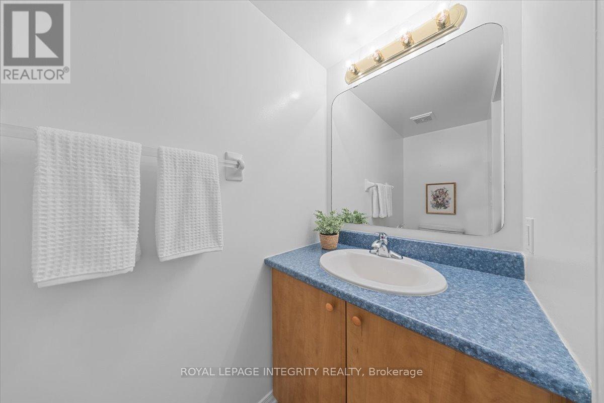Photo 5 of 2093 Bergamot Circle, Ottawa ON