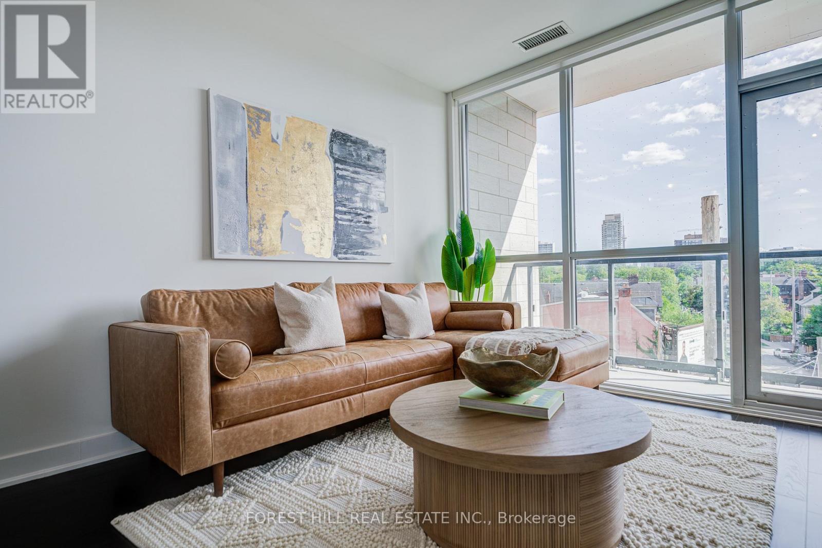 Photo 3 of 409 181 Bedford Road, Toronto ON