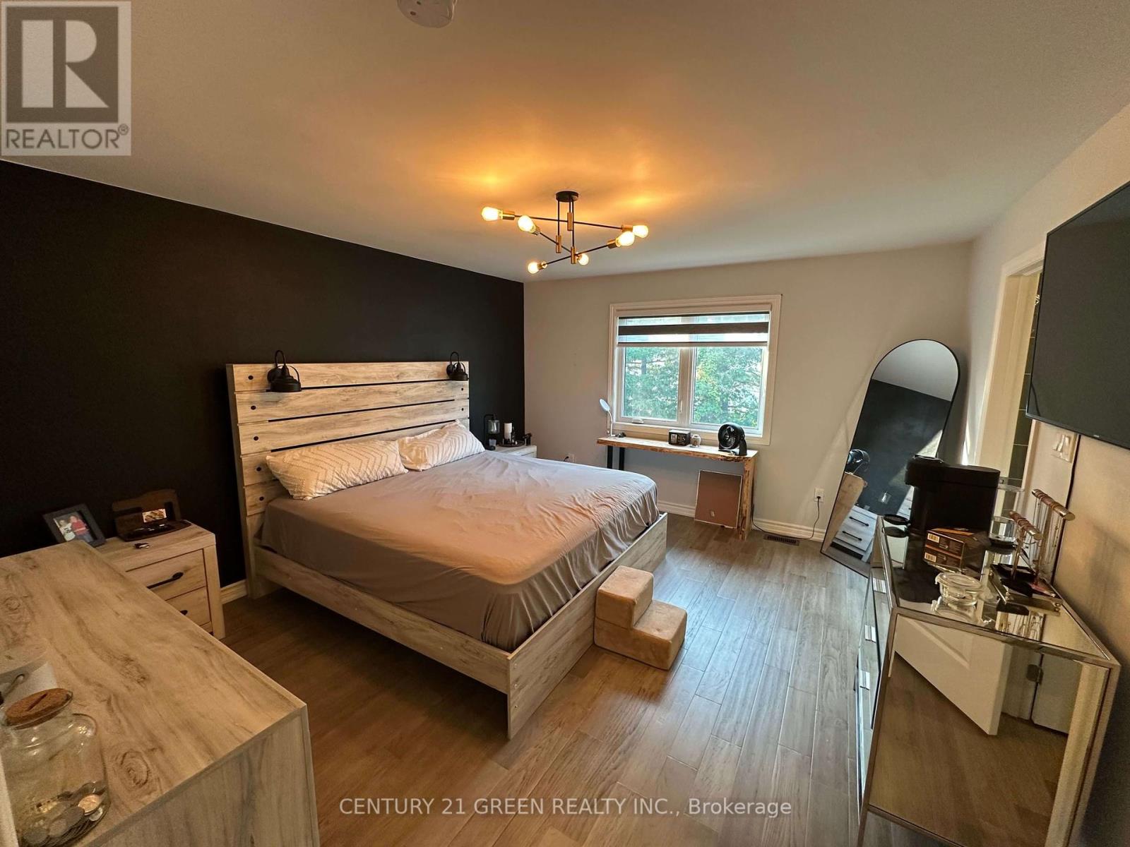Photo 19 of 170 Rosie Street, Blue Mountains ON