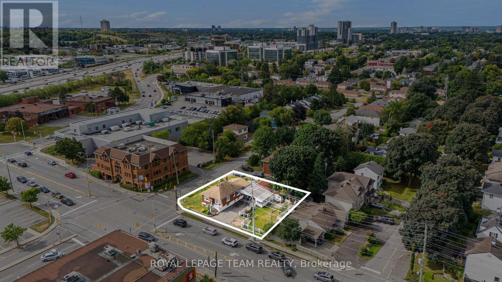 Photo 2 of 658 Kirkwood Avenue, Ottawa ON
