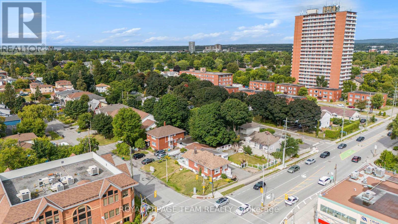 Photo 5 of 658 Kirkwood Avenue, Ottawa ON