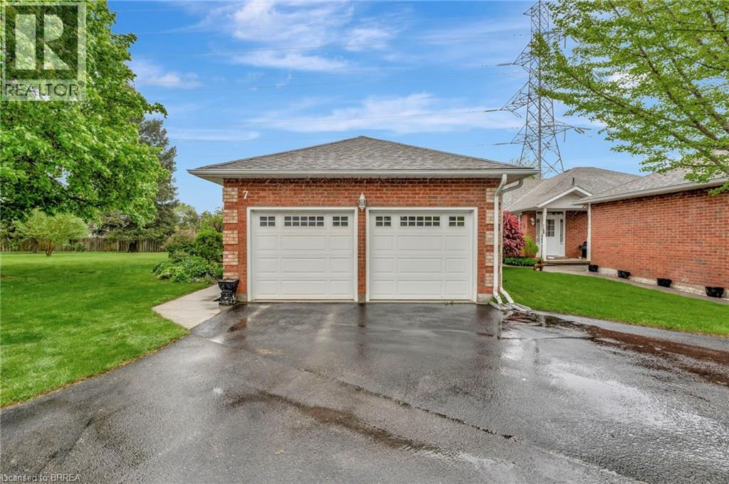 Photo 3 of 71 Beasley Crescent Unit 7, Cambridge ON