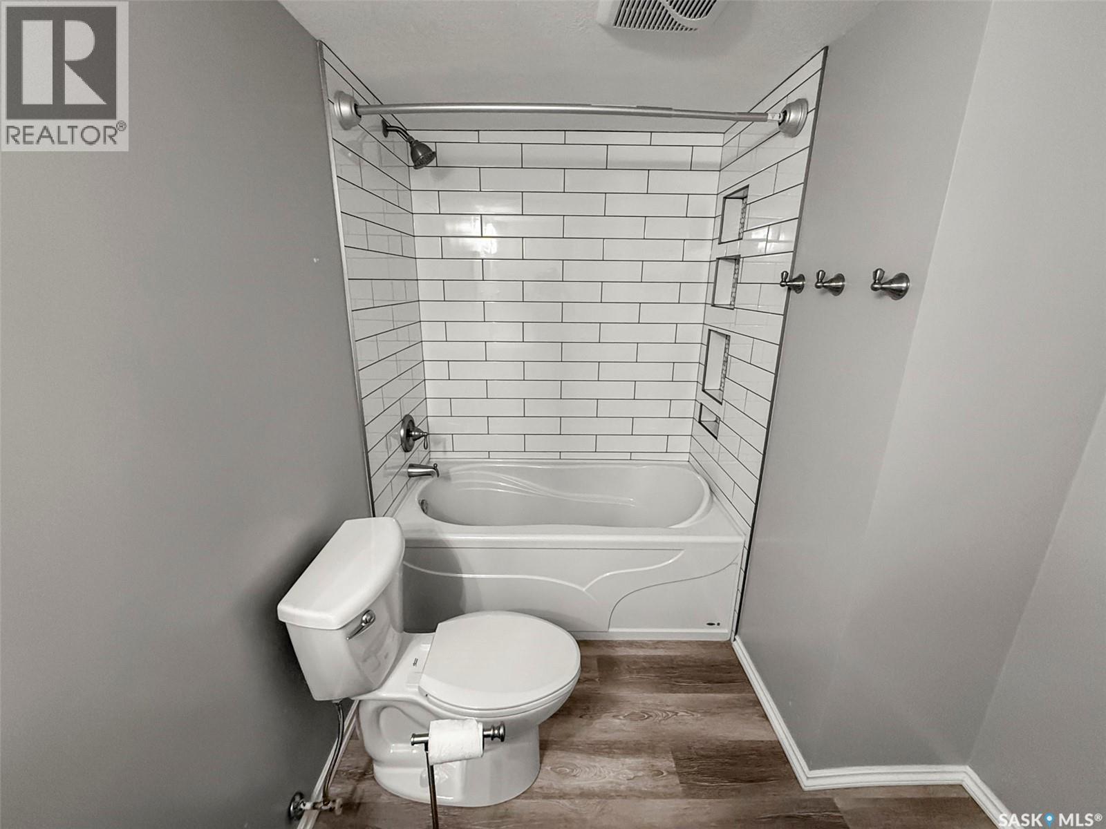 Photo 22 of 153 5th Avenue Ne, Swift Current SK