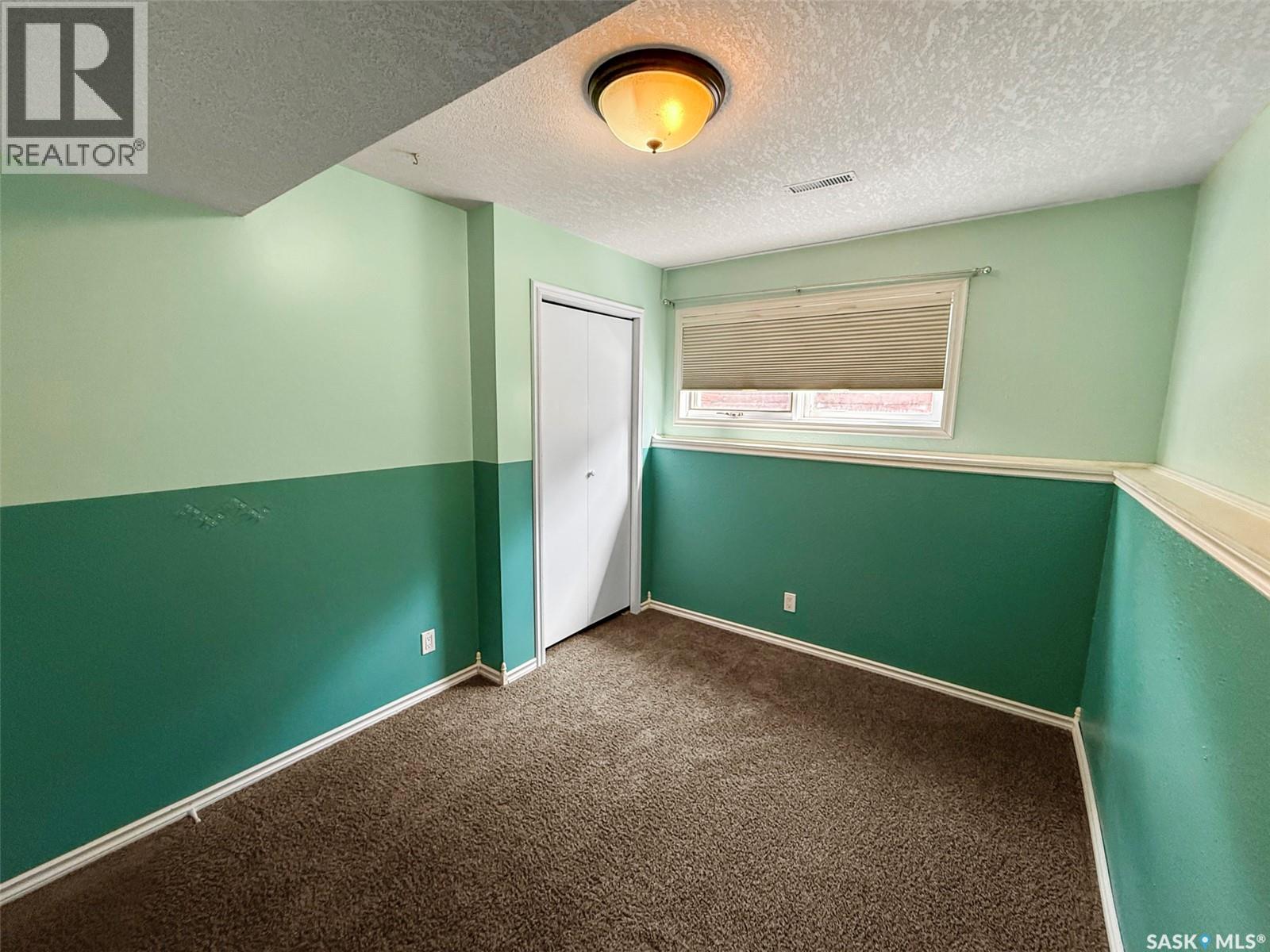 Photo 24 of 153 5th Avenue Ne, Swift Current SK