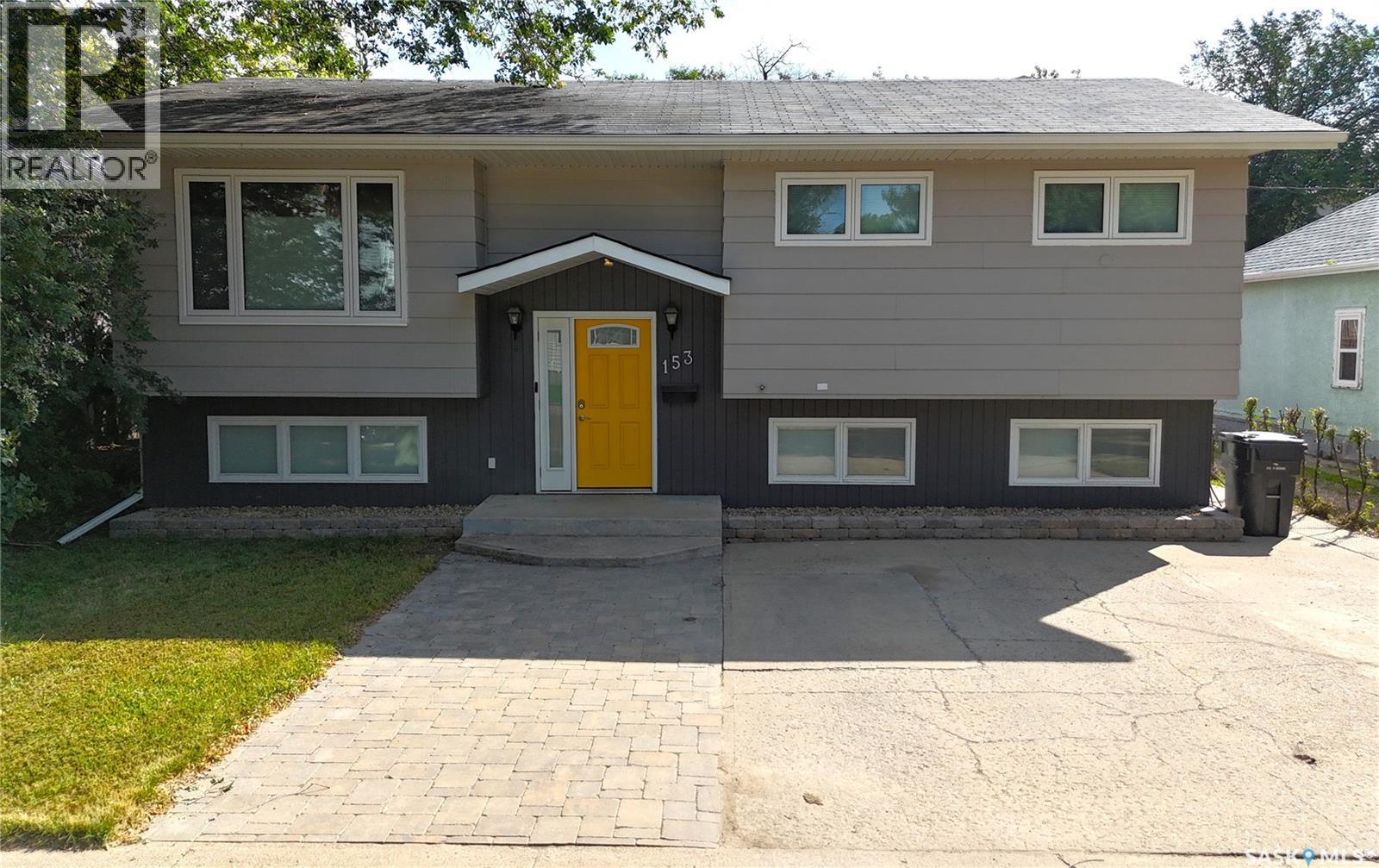 Photo 1 of 153 5th Avenue Ne, Swift Current SK