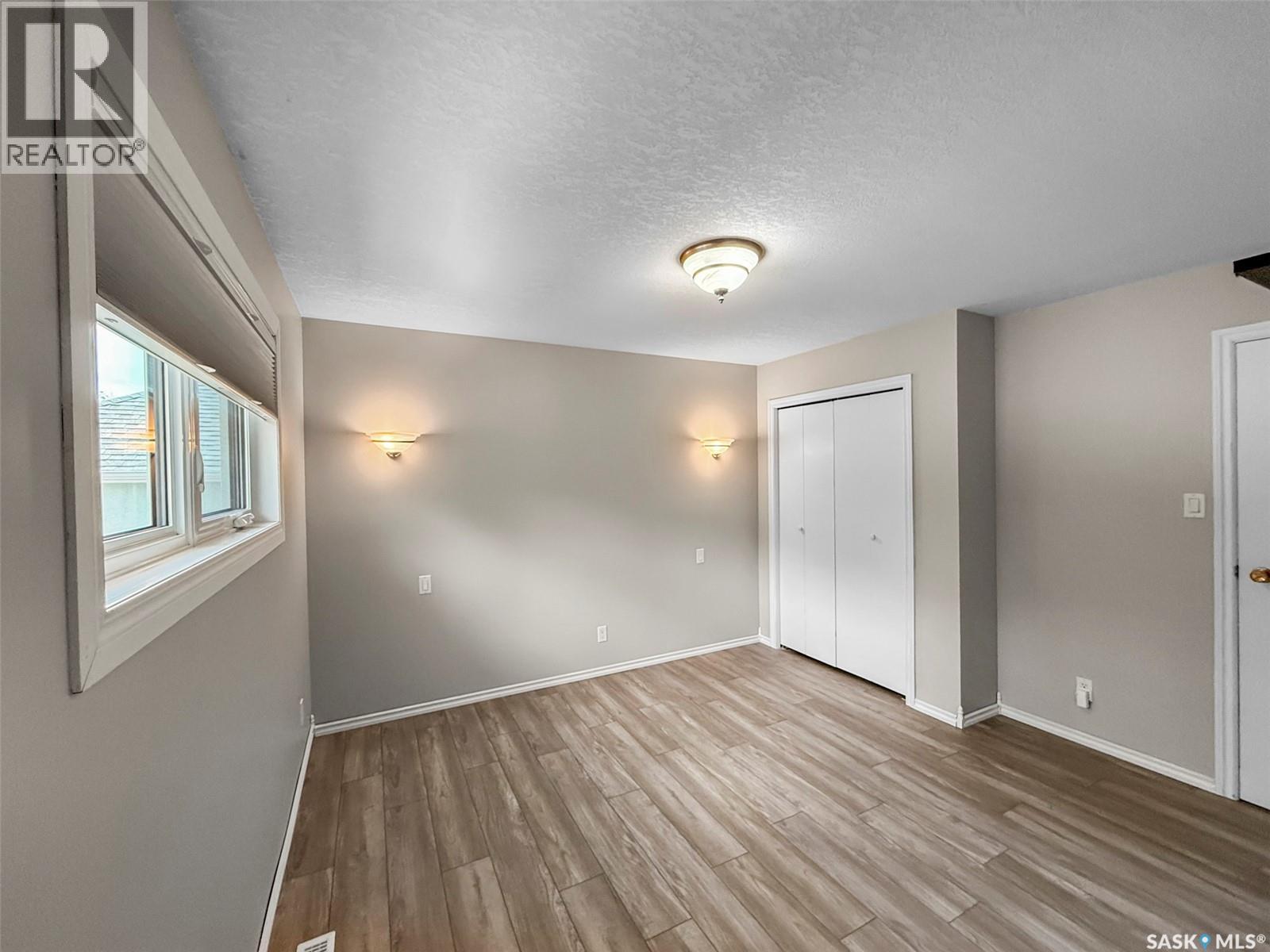 Photo 10 of 153 5th Avenue Ne, Swift Current SK